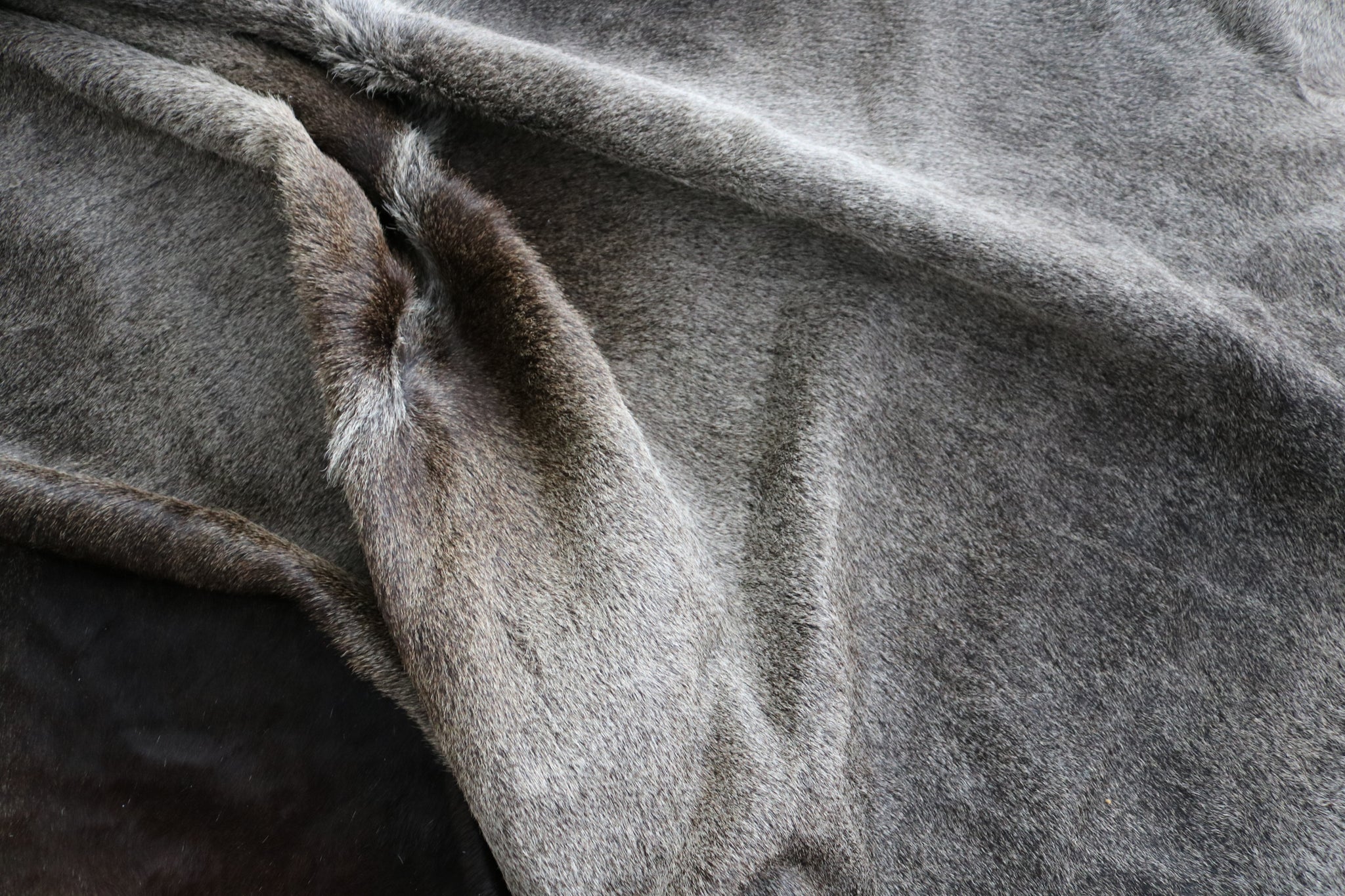 Grey and Brown cowhide rug XXL. Collection Quebecuir Premium. Code 10148.