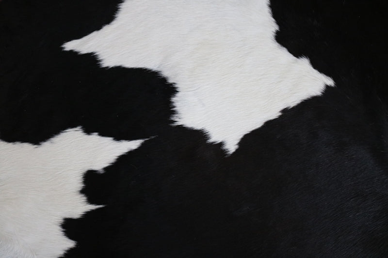 Black and White cowhide rug. Code 96073.