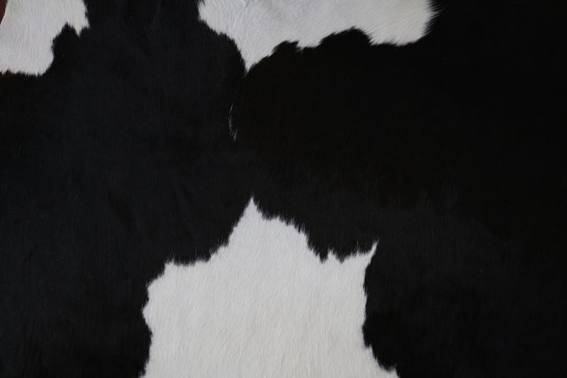 Black and White cowhide rug. Code 96073.