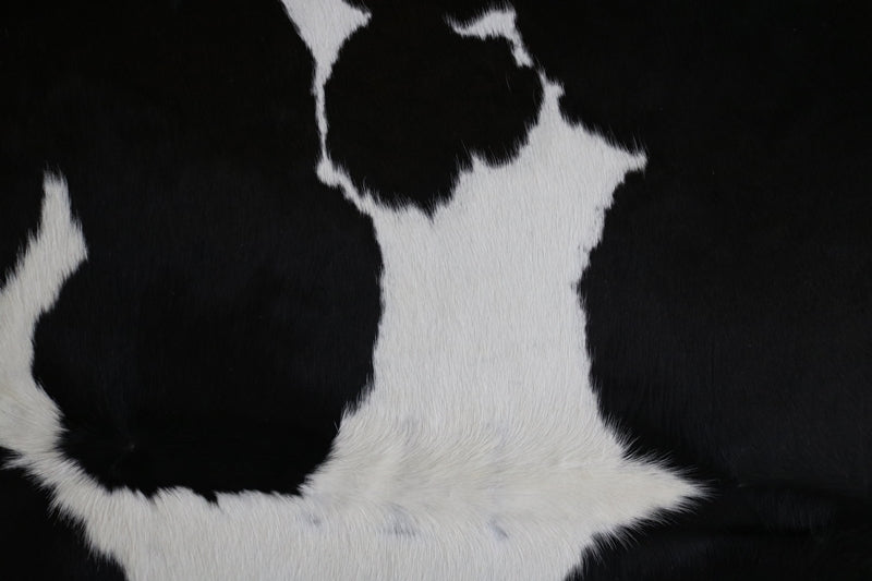 Black and White cowhide rug. Code 96073.