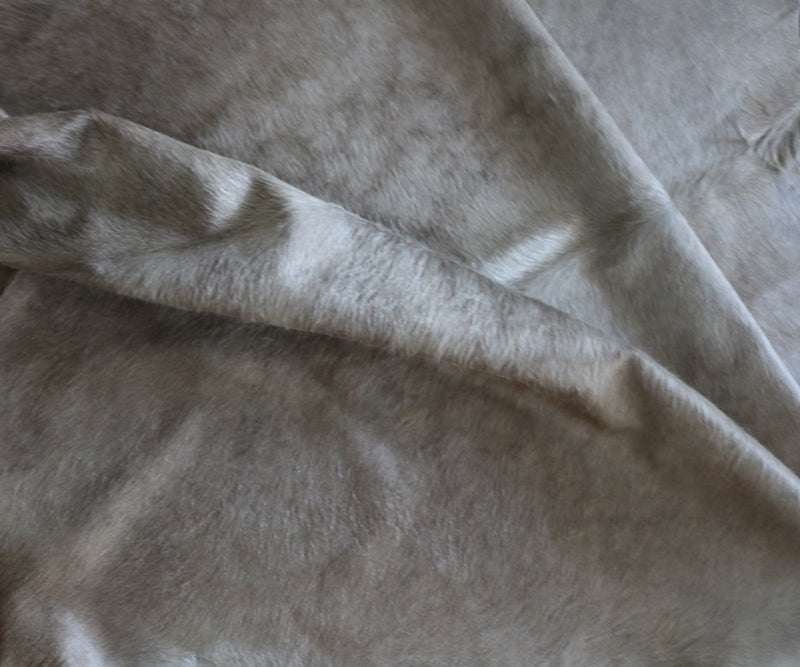 Palomino cowhide rug. Code 96113.