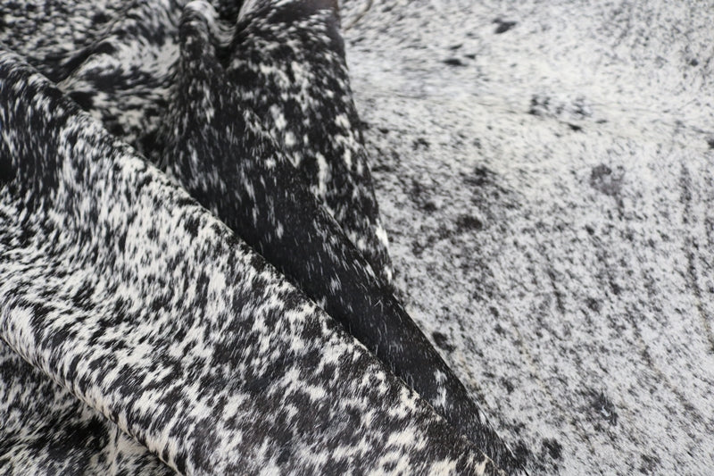 Salt and Pepper cowhide rug. Code 96141.