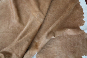 Caramel and white cowhide rug XXXL. Code 66147.