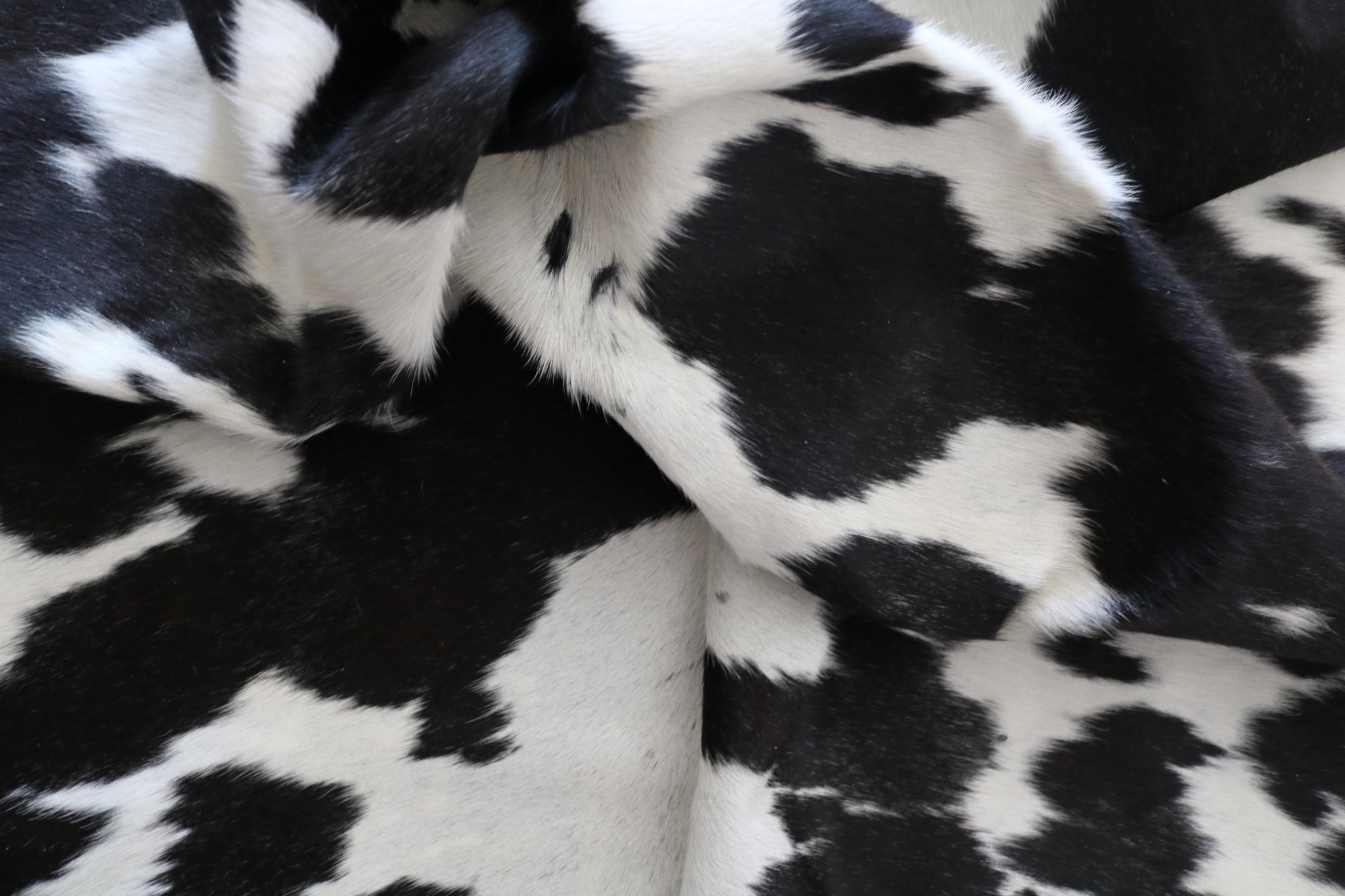 99285- Cowhide Rug black & white  - Premium Collection