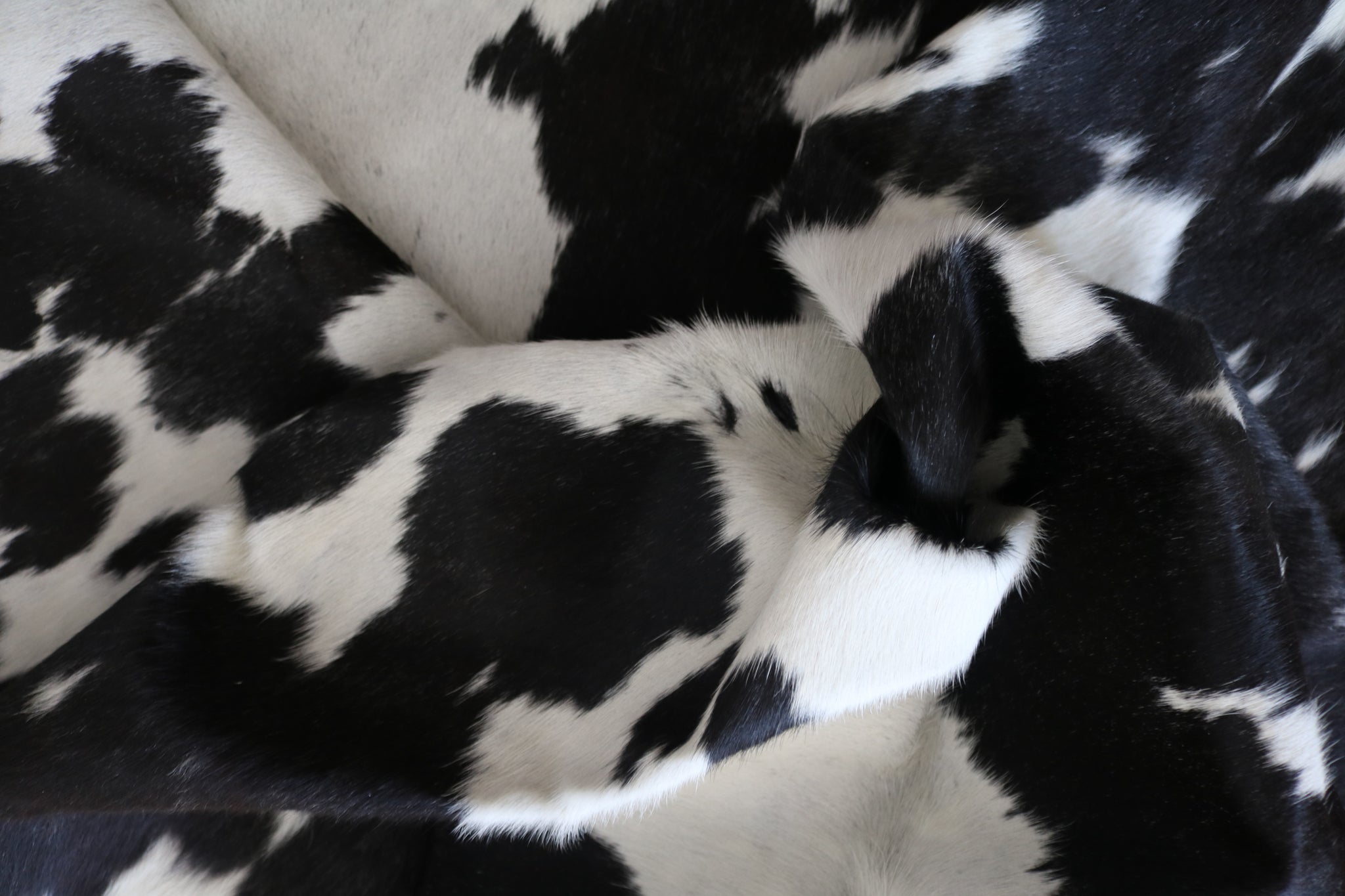 99285- Cowhide Rug black & white  - Premium Collection