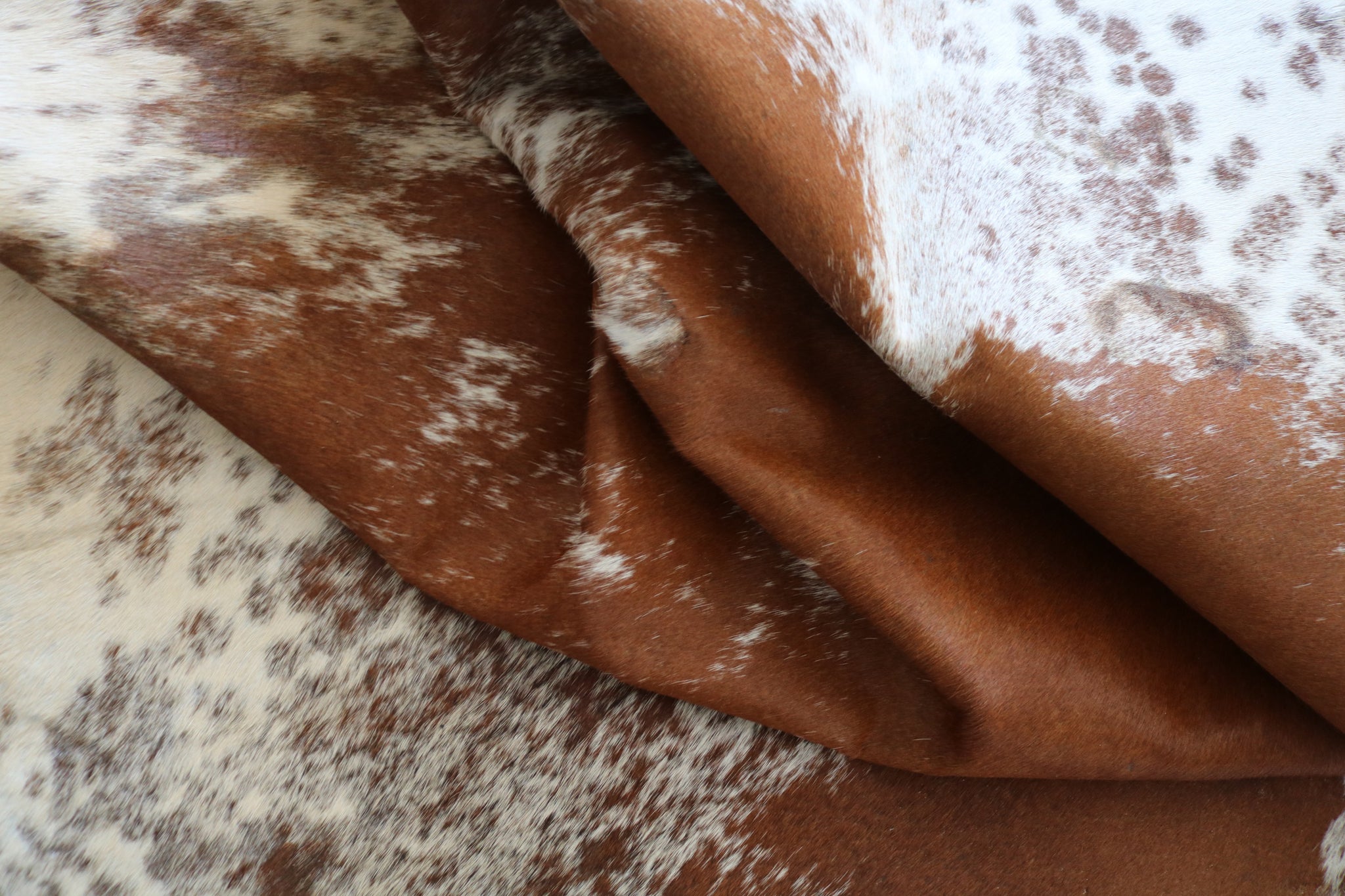 99293- Cowhide Rug BROWN & WHITE - Premium Collection