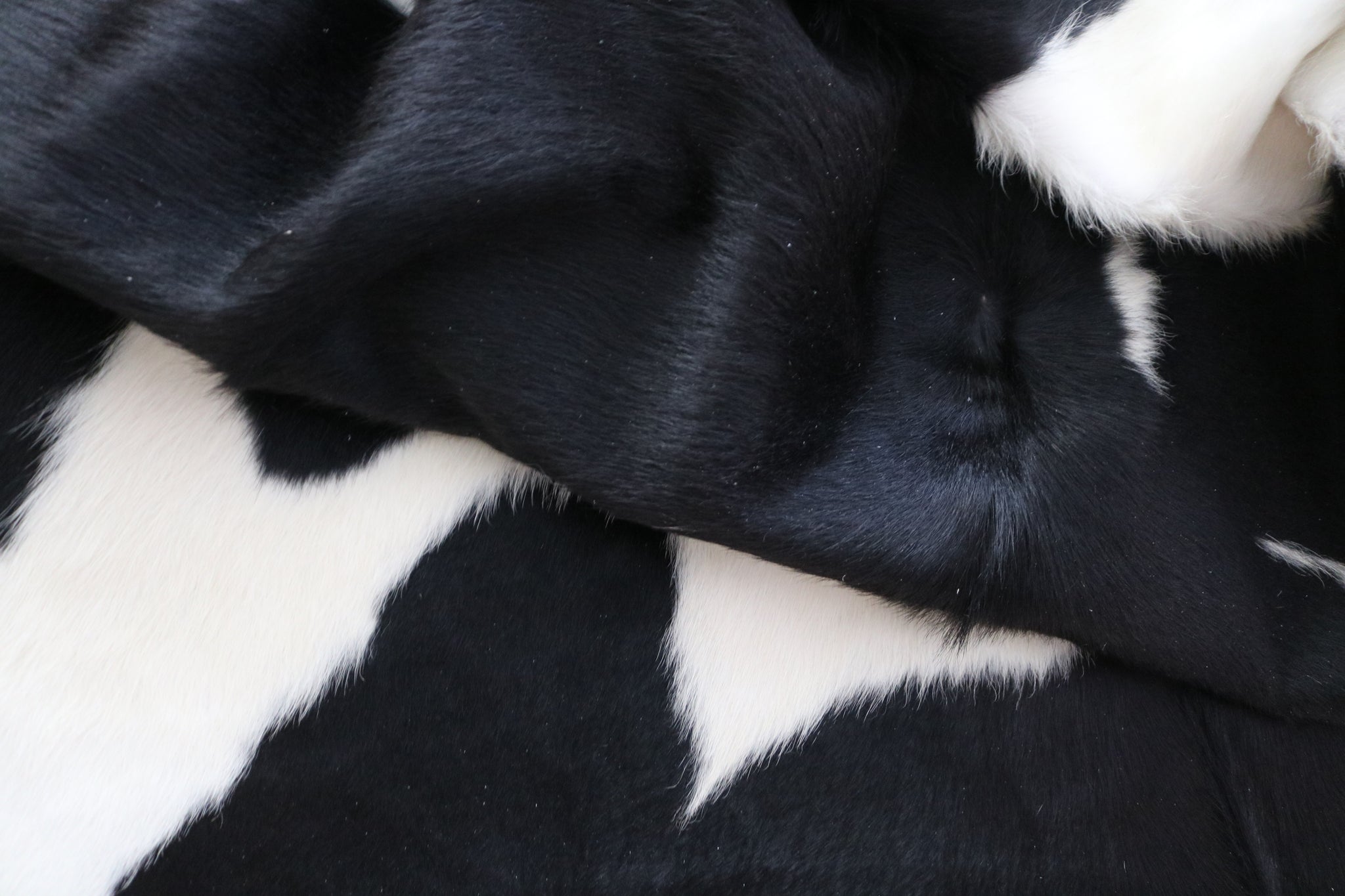 99299- Cowhide Rug BLACK & WHITE - Premium Collection