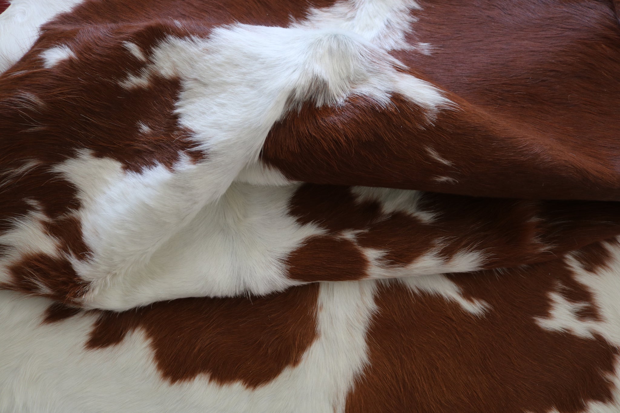 99305- Cowhide Rug BROWN & WHITE - Premium Collection