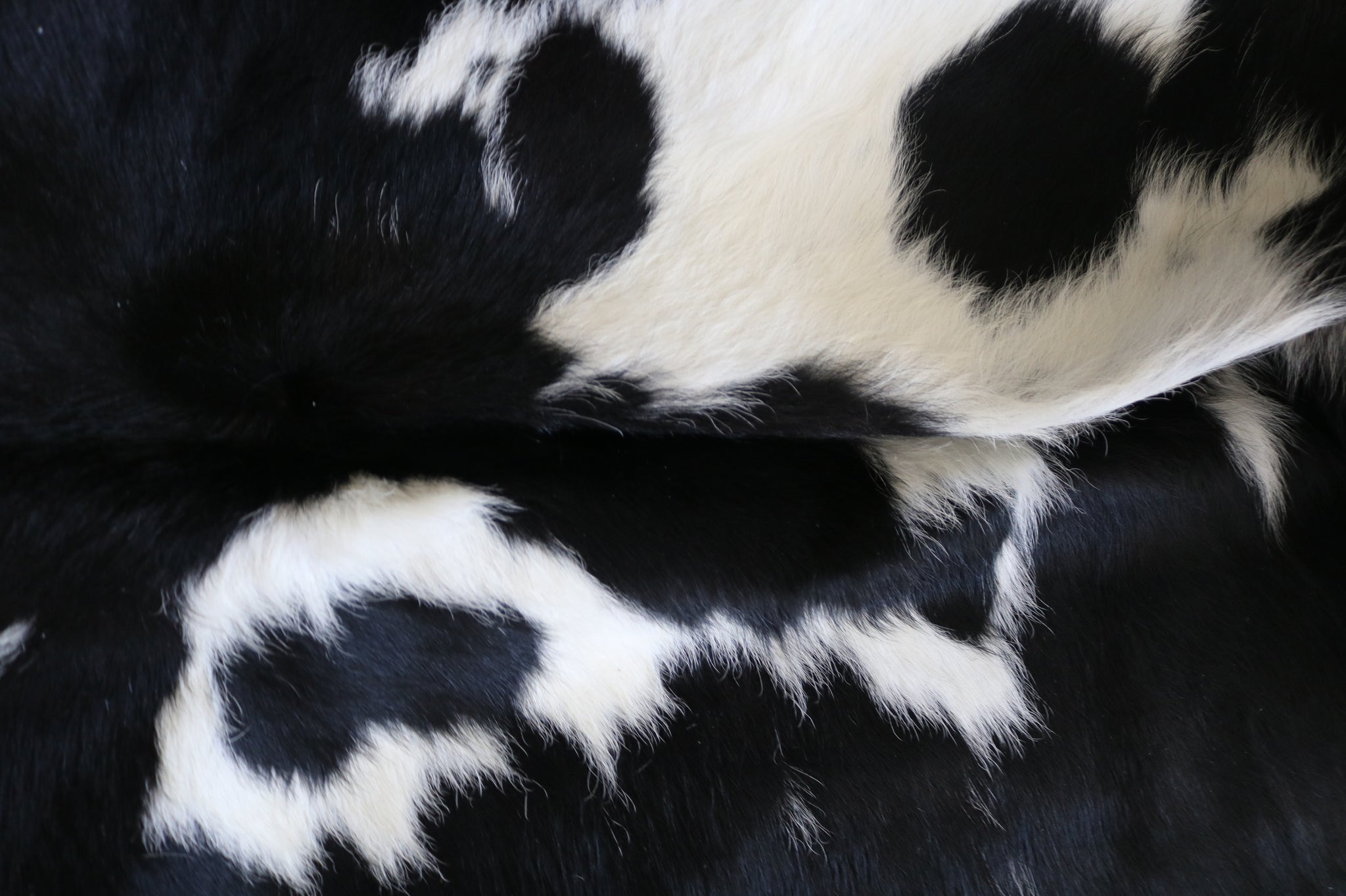 200536- Cowhide Rug BLACK & WHITE - Premium Collection