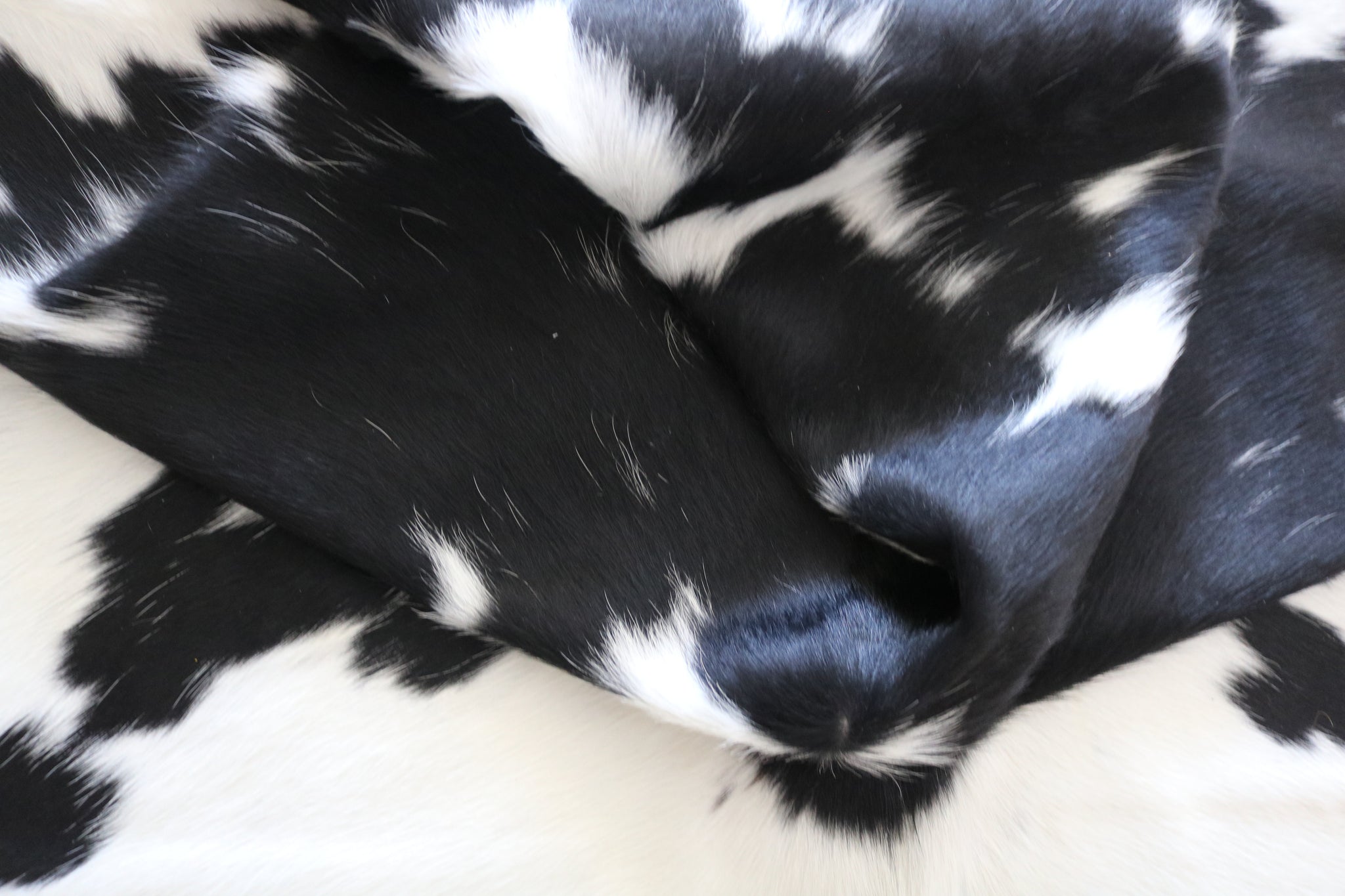 200537- Cowhide Rug BLACK & WHITE - Premium Collection