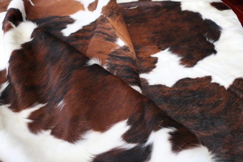 Beautiful Cowhide rug Tricolor XXL. Code 97021.