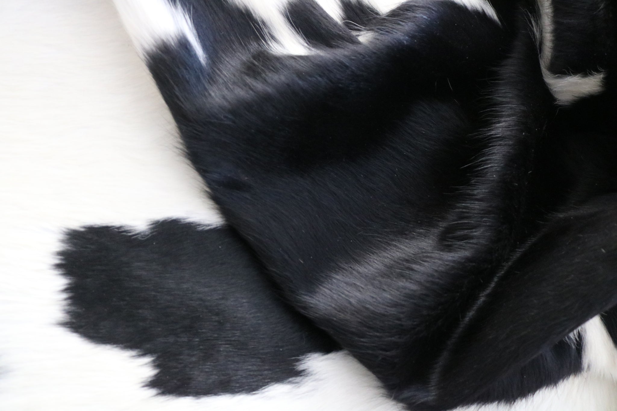 99354- Cowhide Rug BLACK & WHITE - Premium Collection