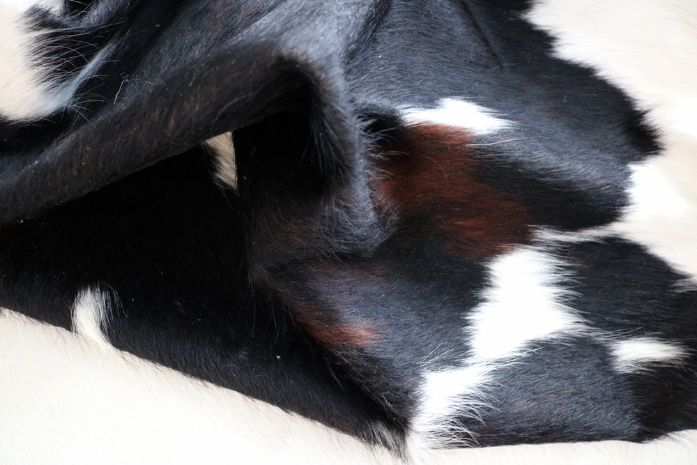 Cowhide Rug Tricolor XXXL . Code 97026