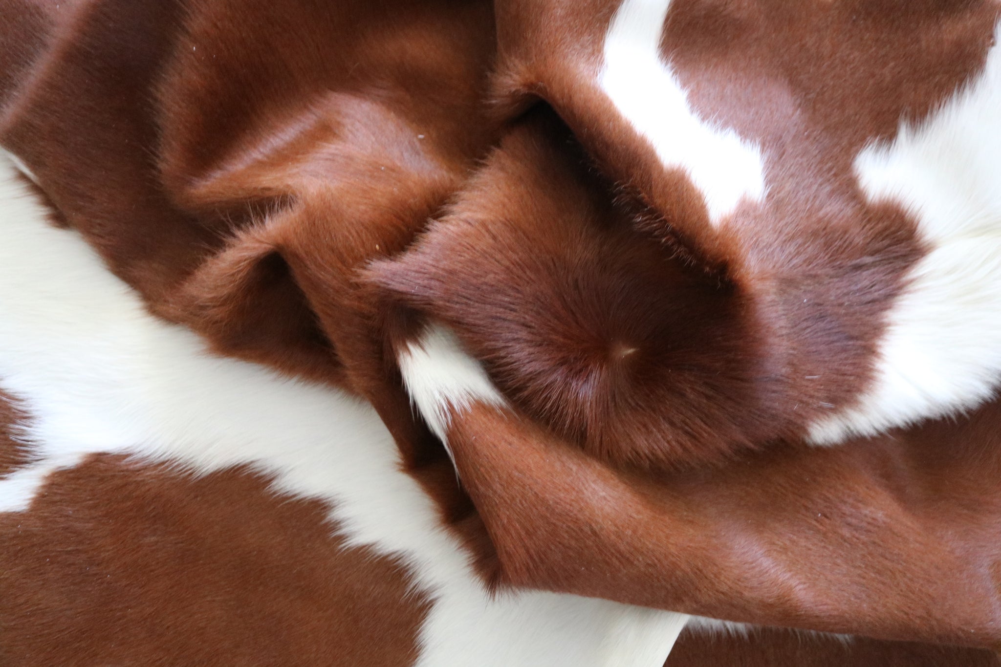 99358- Cowhide Rug BROWN & WHITE - Premium Collection