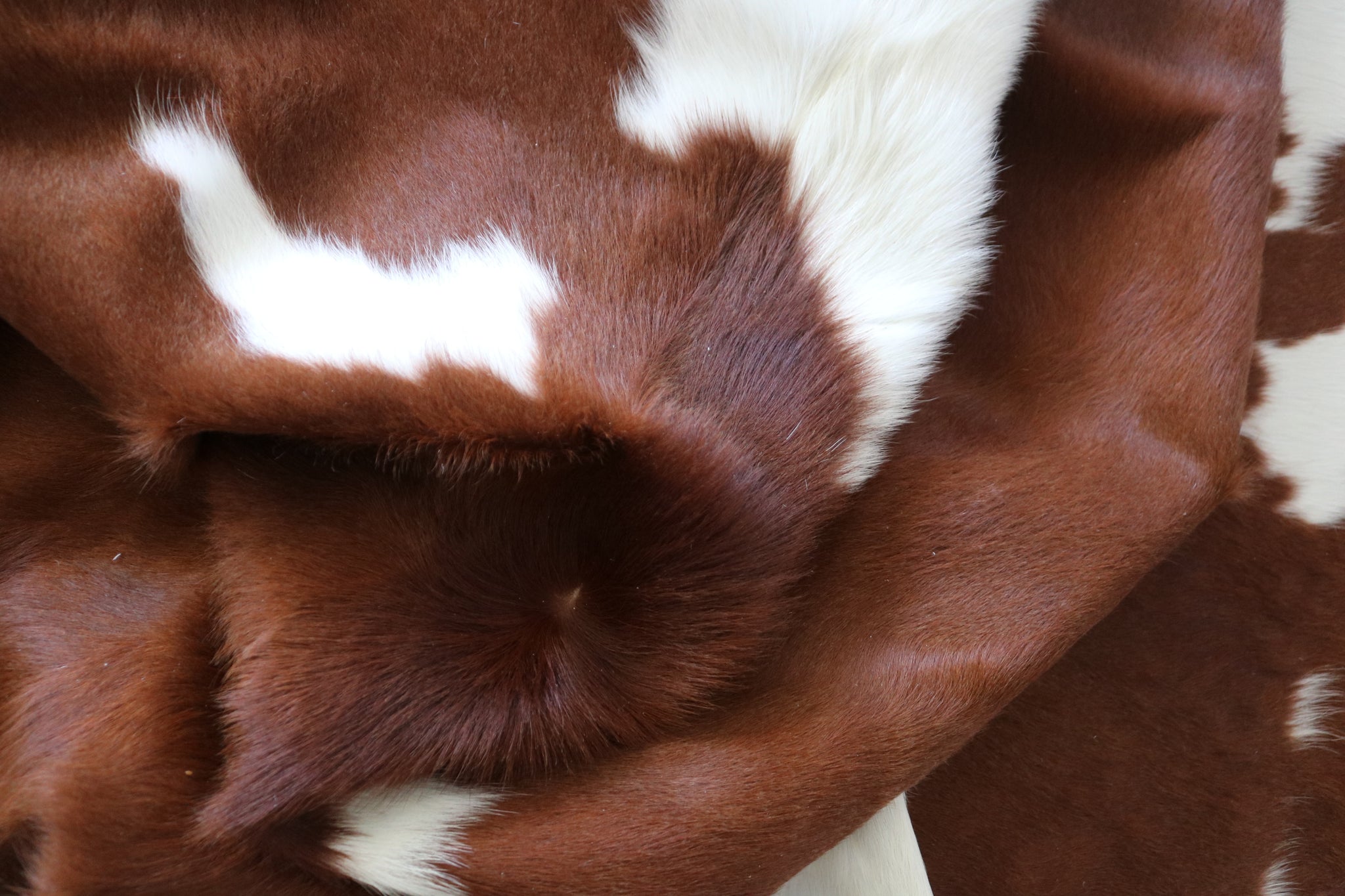 99358- Cowhide Rug BROWN & WHITE - Premium Collection