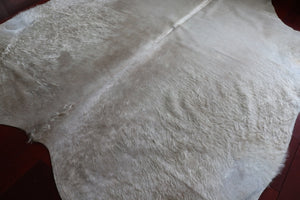 Cowhide rug Champagne color. 95227