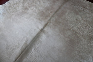 Cowhide rug Champagne color. 95227