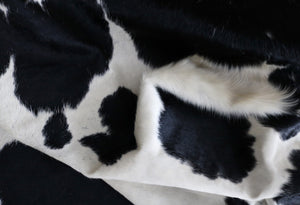 98587 - Black and White Cowhide Rug  -  Premium Collection