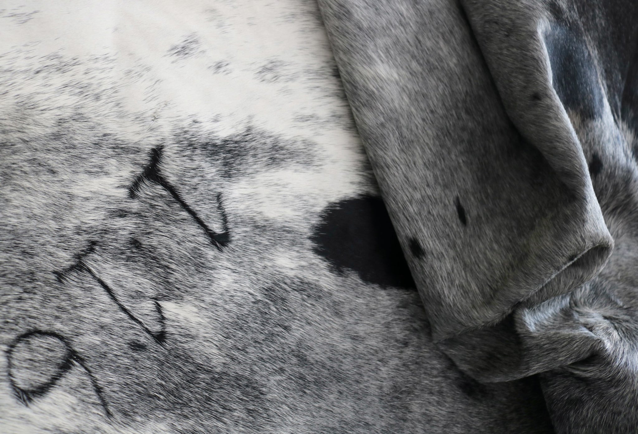 98744 - Grey XXL Cowhide Rug - Premium Collection