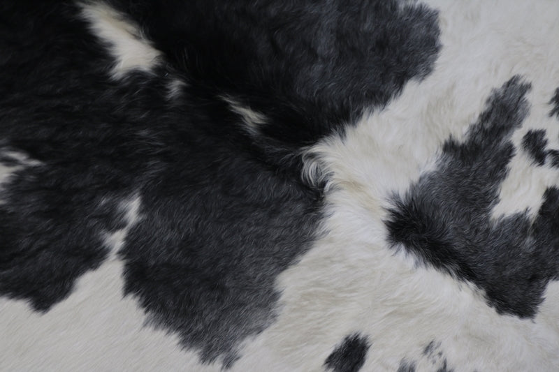 Long hair gray and white cowhide rug. Code 66104.